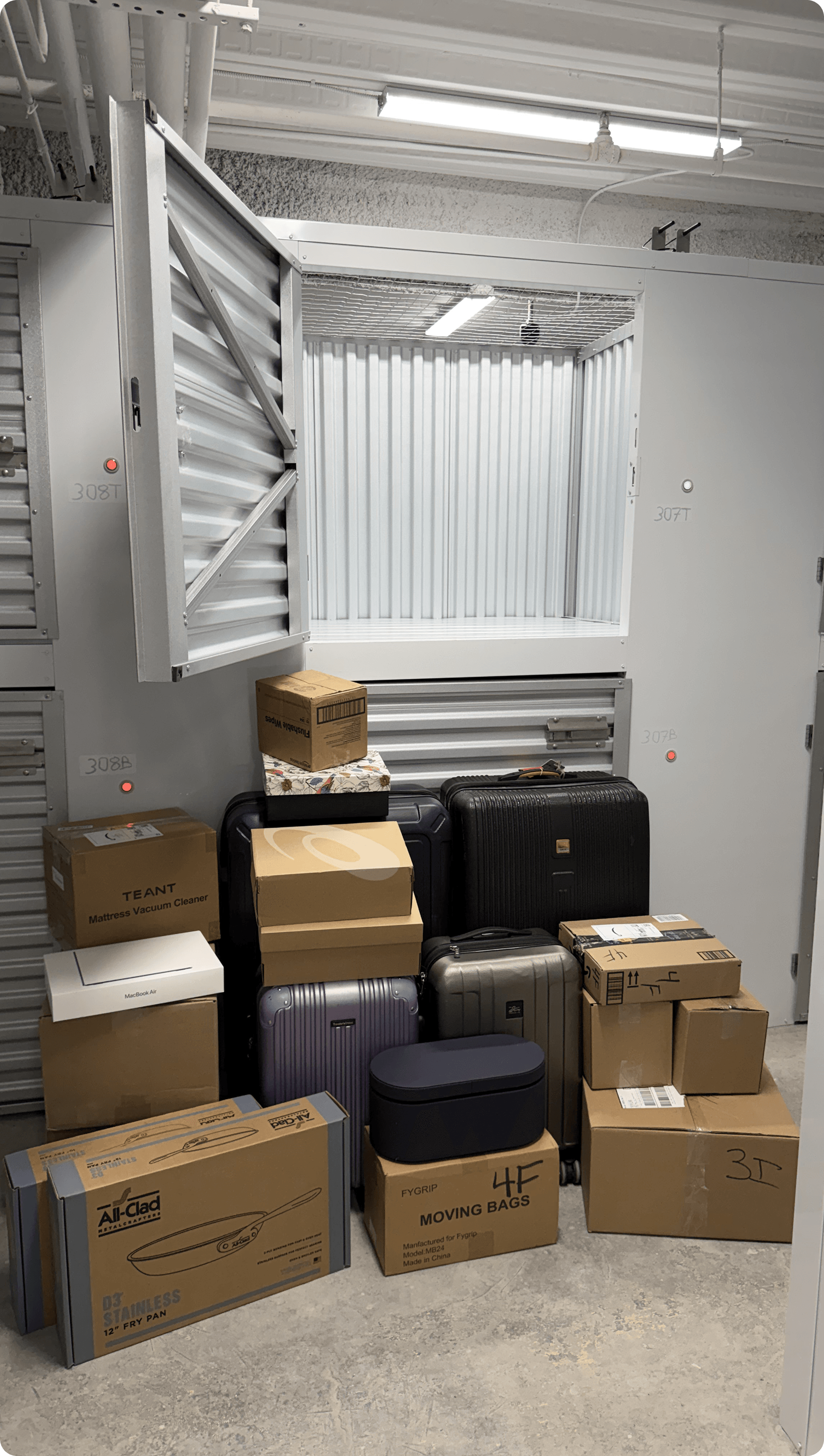 A Stasher's fully set up closet unit